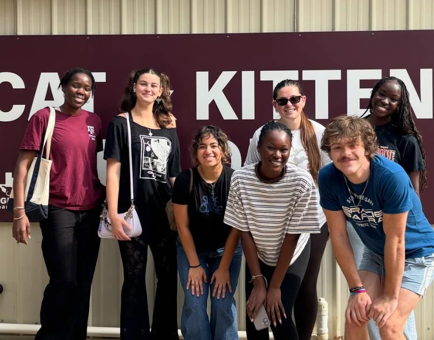 The FFAC volunteer crew outside the shelter